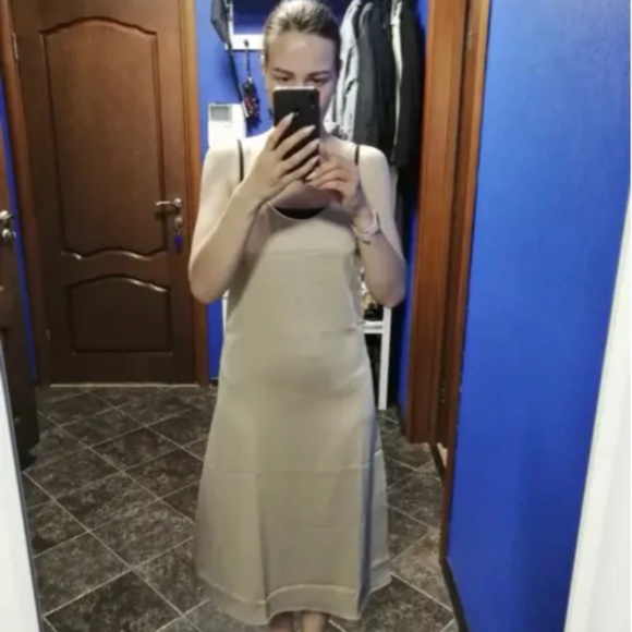 Spaghetti strap satin dress - Picture 5 of 7